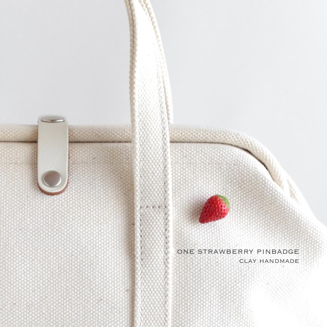 粘土の一粒いちごピンバッジ