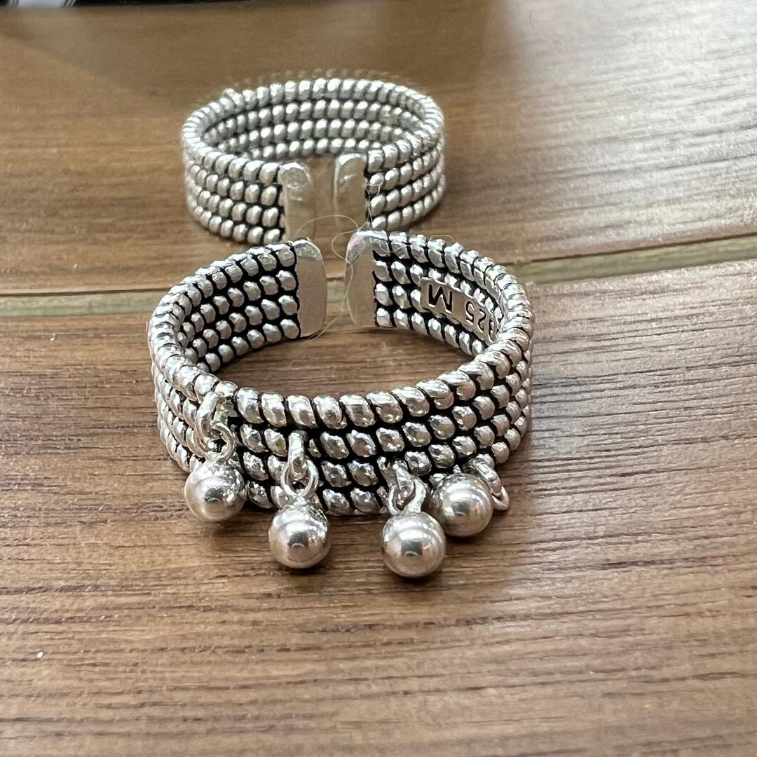 bell free size ring