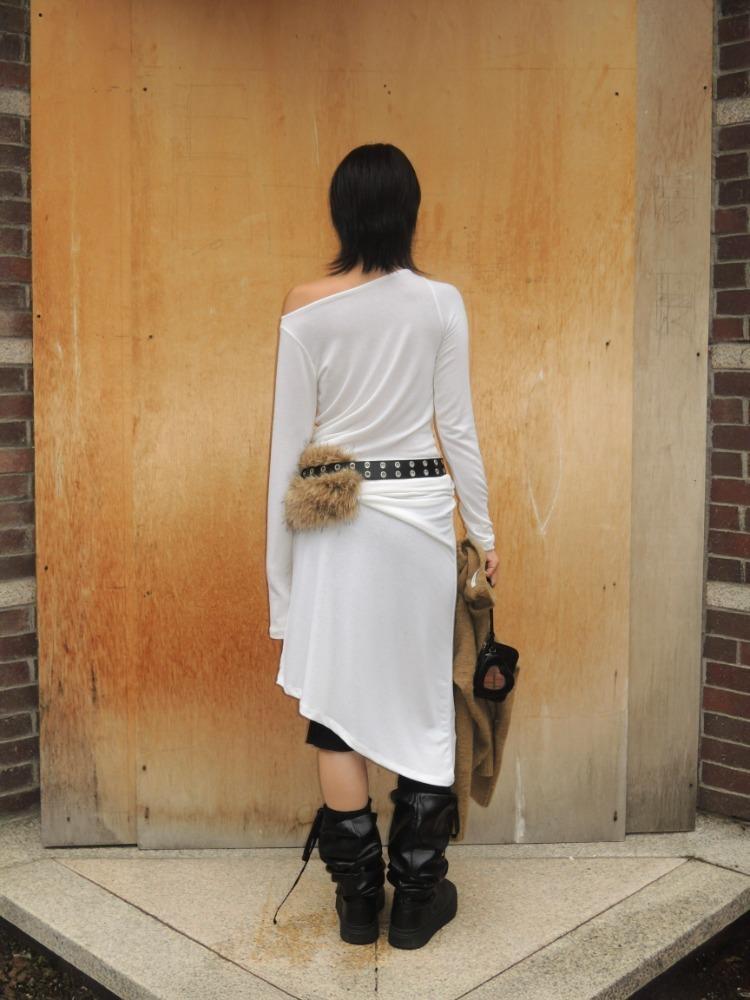 Unbalanced long-sleeved dress