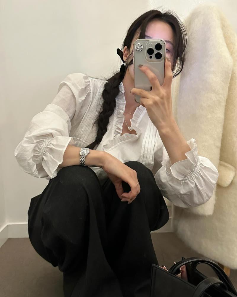 네디르 여성 브이넥 셔링 퍼프 프릴 핀턱 벌룬 밴딩 레이어드 이너 블라우스