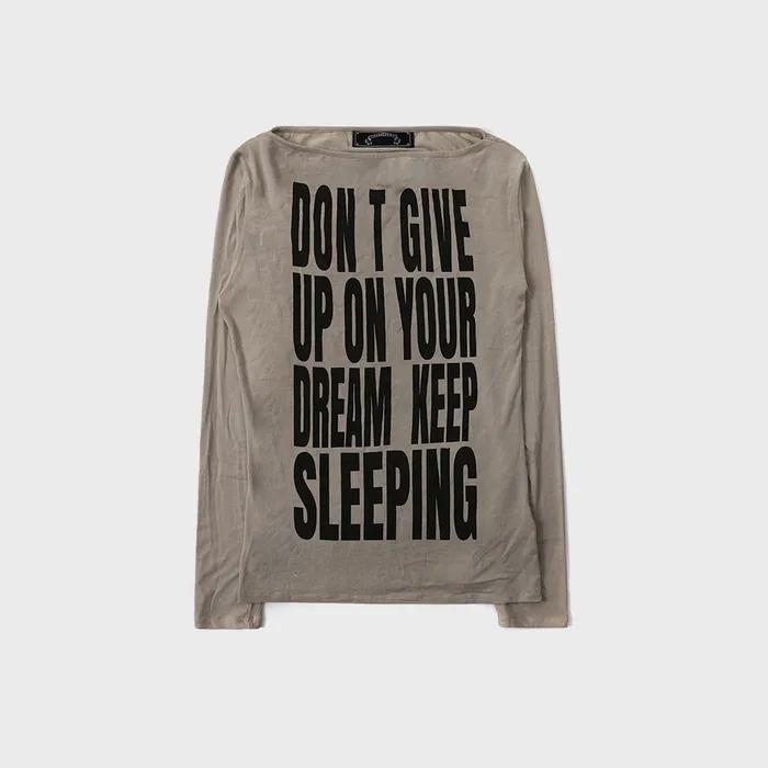 w-tee25-174 KEEP SLEEPING 보트넥 루즈핏 티 - 샌드