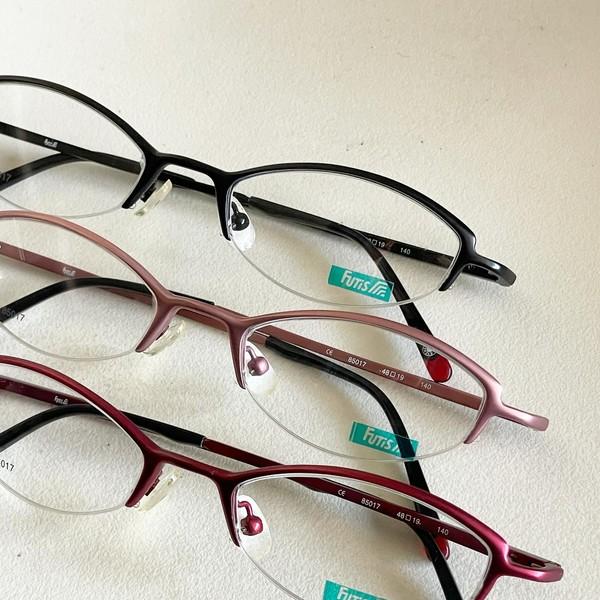 90s FUTIS Square Half-Rimmed Glasses