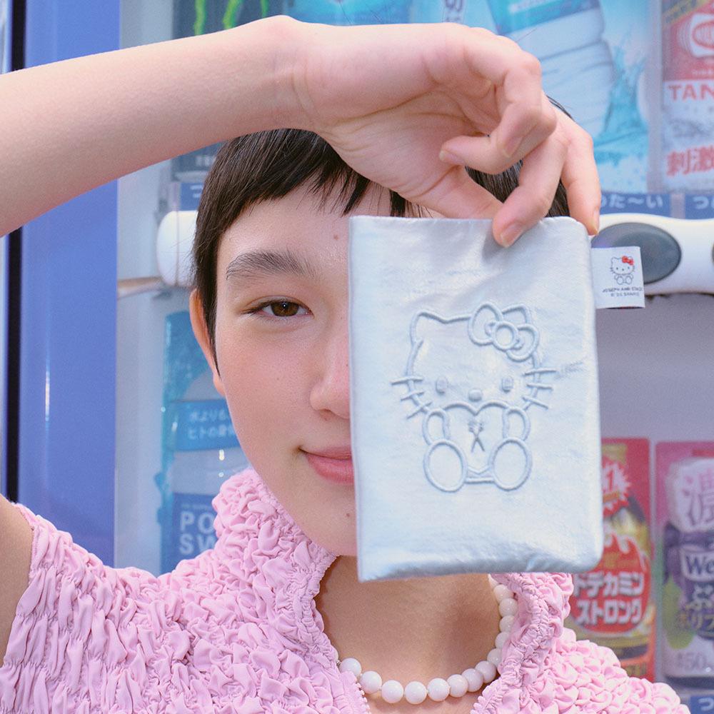 ★품절대란★ Sleek Travel Wallet Hello Kitty Silver