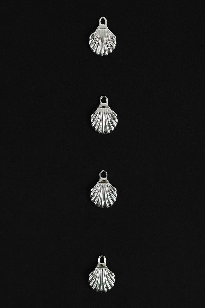 Argent shell strap