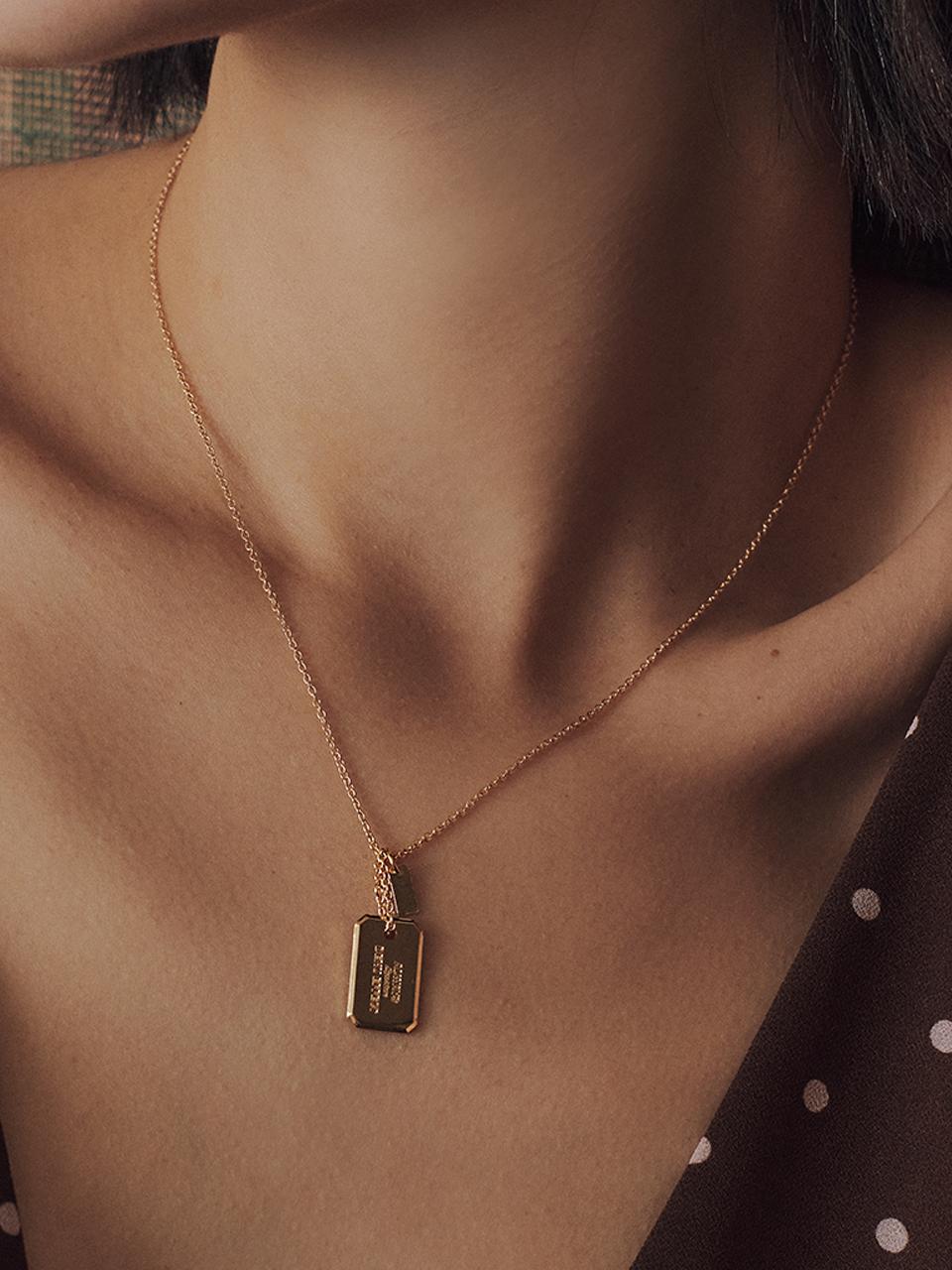 Signature label necklace [Gold]