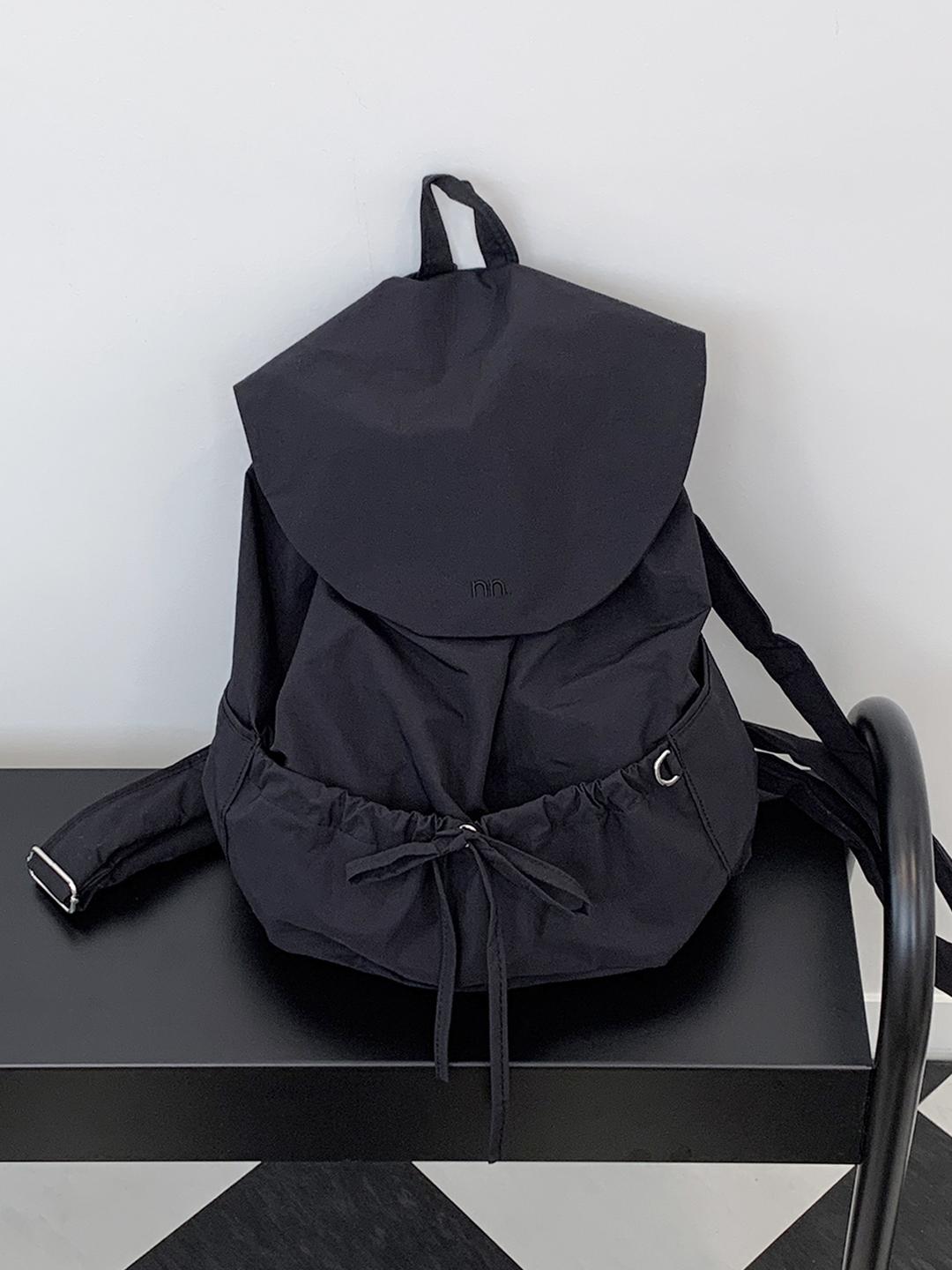 ribbon pocket backpack (black)