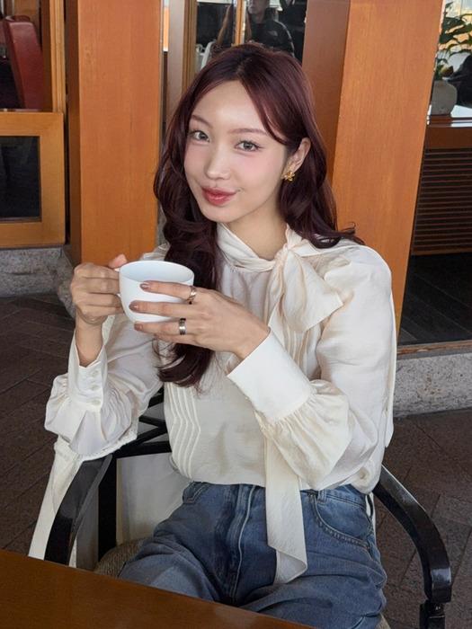 Tie-collar Pintuck Blouse_2color
