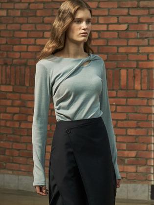 comos 921 twisted neck detail T-shirt (sky blue)