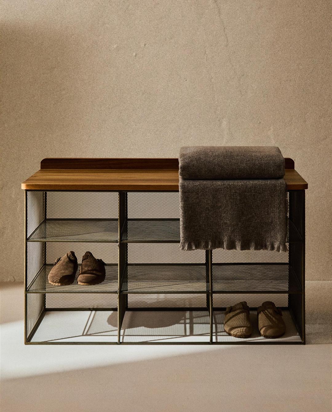 금속 및 목재 벤치