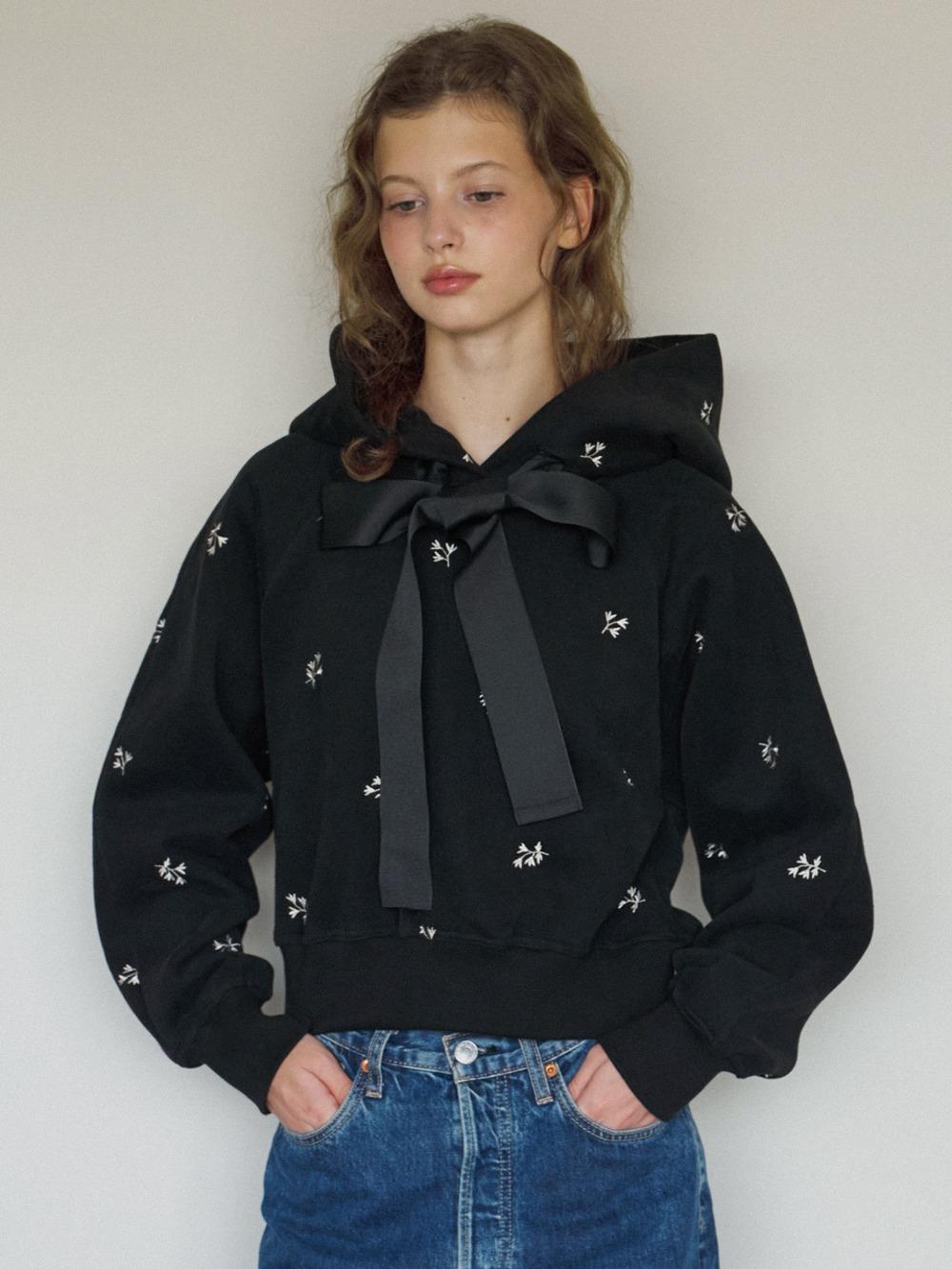 Bonnie Flower Stitch Ribbon Hoodie [Black]