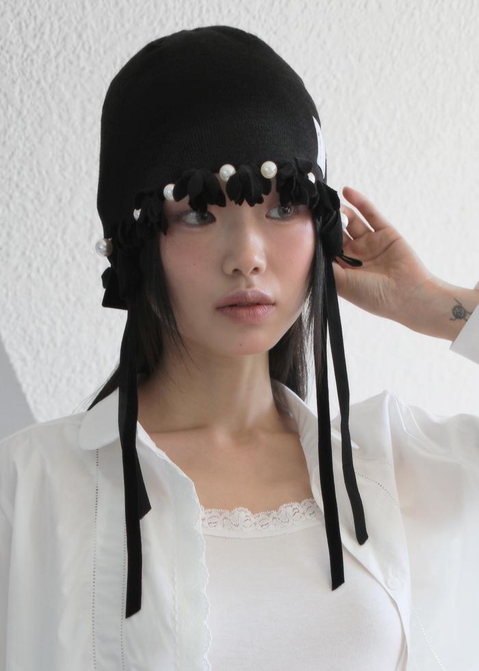 PEARL N FLOWER BEANIE BLACK