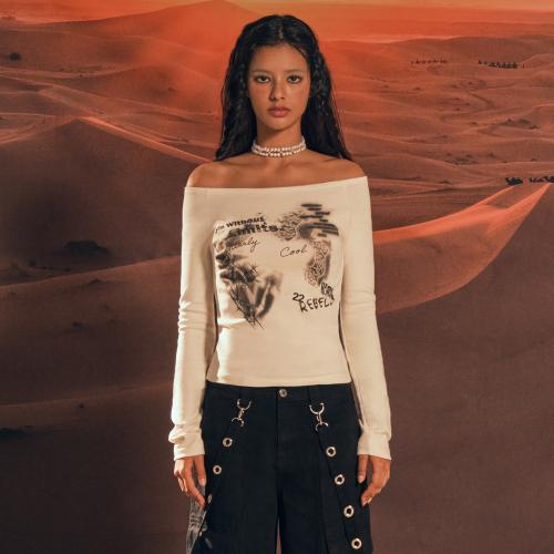 OFF-SHOULDER PRINTING T-SHIRT 오프숄더 티셔츠 CREAM BQ4CL004