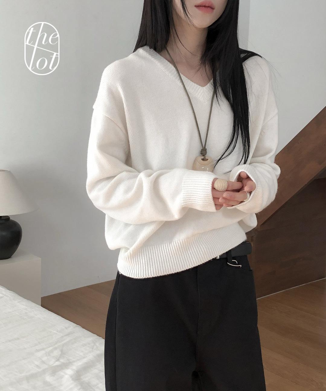 더롯 (아이,회 당일) [Le Butter] 르버터 캐시 루즈핏 브이넥 울 니트 (3color) 오버핏/긴팔/풀오버/레이어드/베이직/데일리룩/출근룩/캠퍼스룩