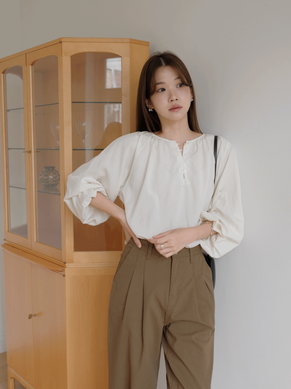 하우투러브미 수아브 셔링 주름 블라우스_Suave blouse