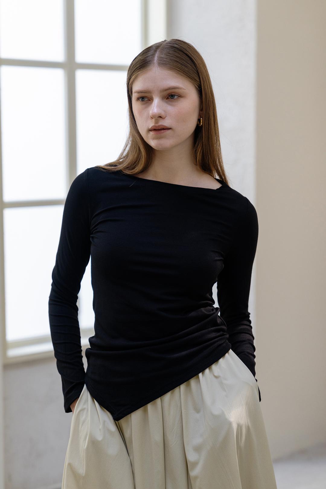 Unbalance boat neck top