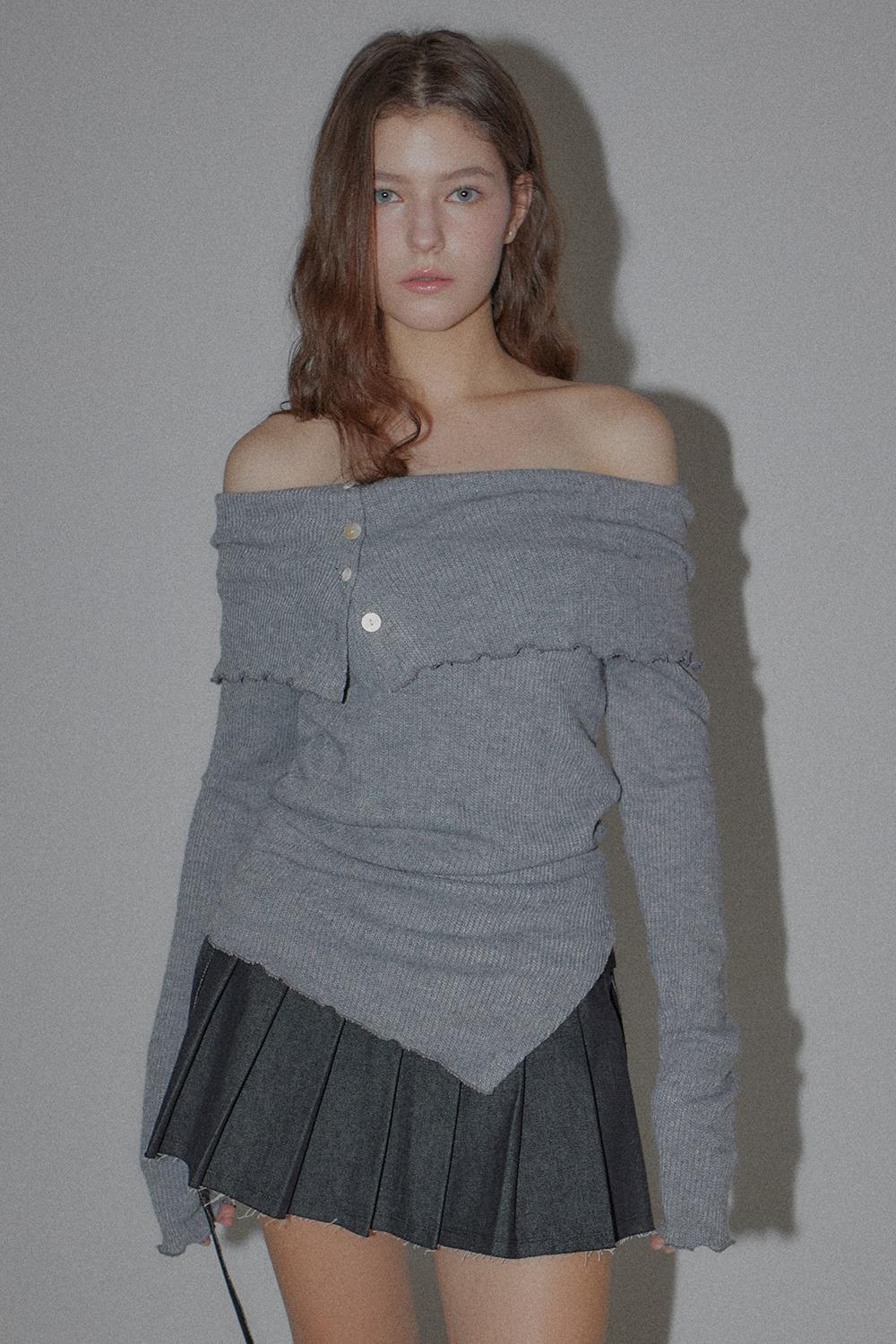 KATE BUTTON OFF-SHOULDER T - GREY
