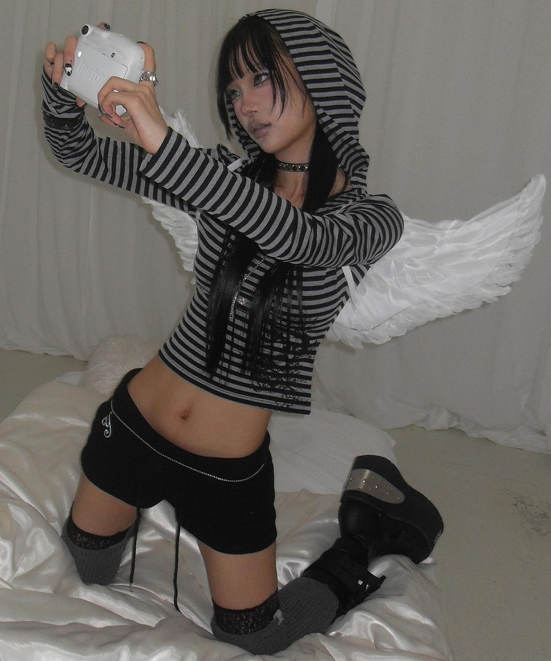 Y11 STRIPE GRAPHIC CROP HOOD LONG SLEEVE(DARK GRAY)