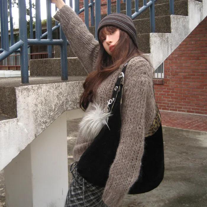 [유하 PICK] SUEDE BUCKLE REVERSIBLE SHOULDER BAG_2COLOR