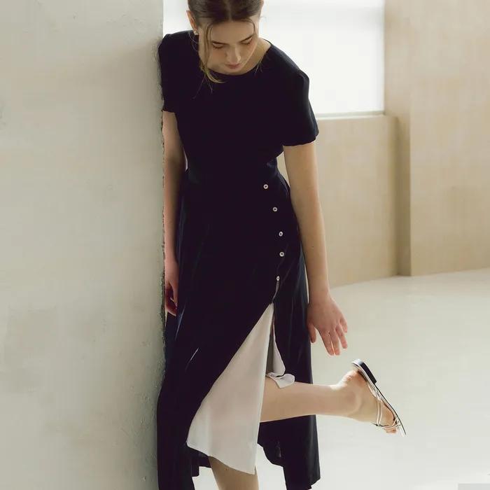 comos 1415 slit button point pleats dress (navy)