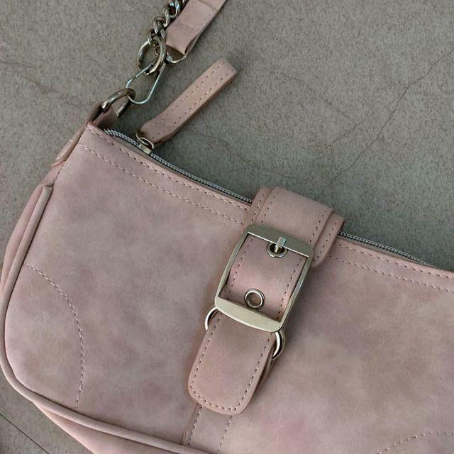 베이비 핑크 스머징 체인 숄더백