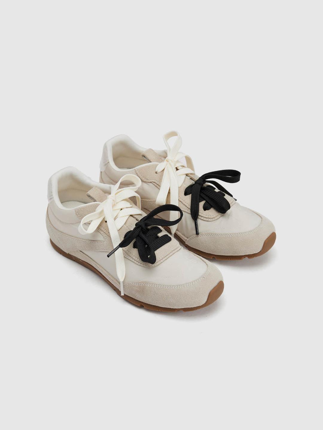 Sneakers - White / 35