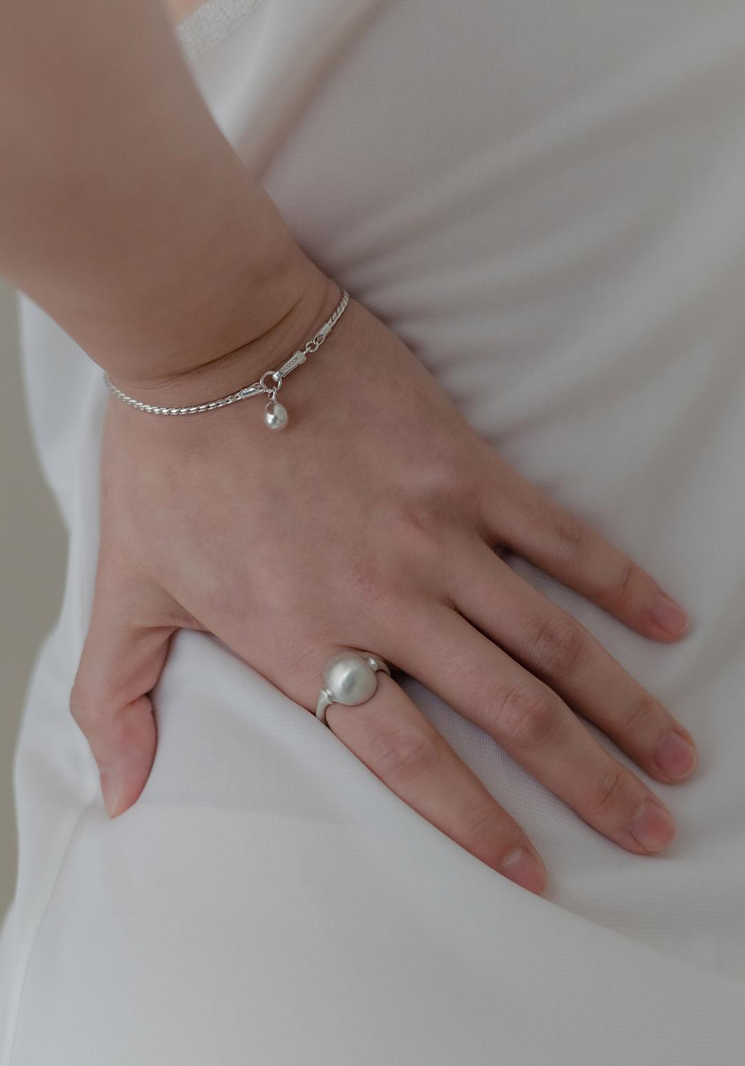 Moon jar ring