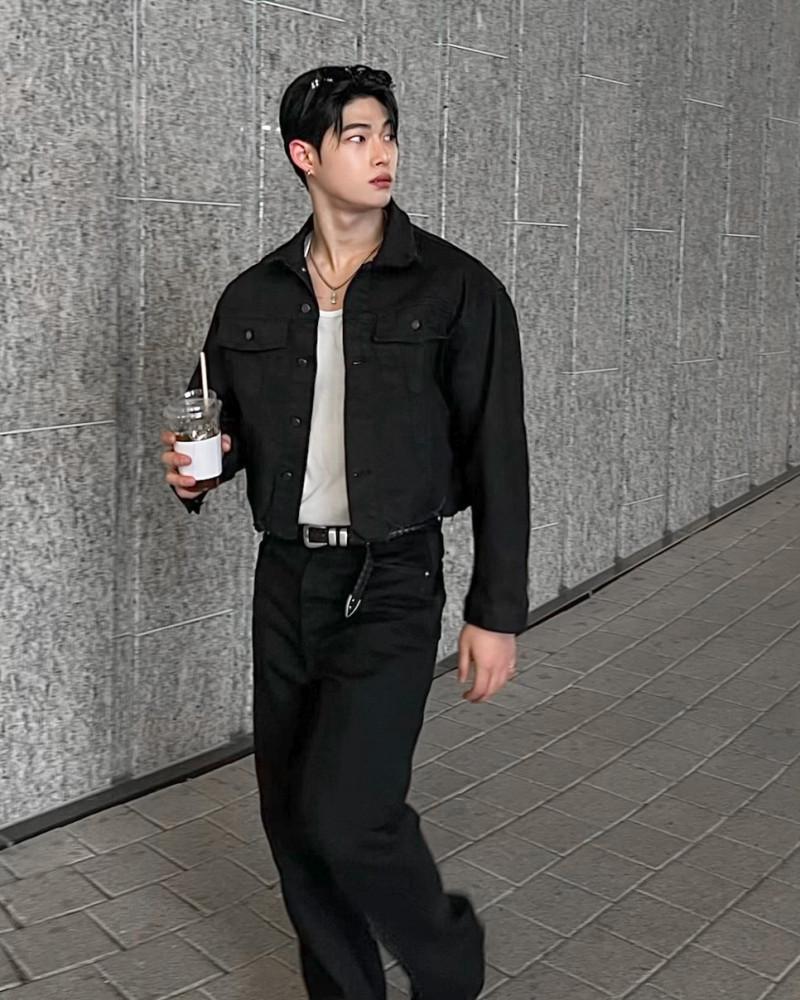 [자켓 당일 출고] Demon 컷팅 크롭 자켓 데끼 숏 간절기 올블랙 셋업 재킷