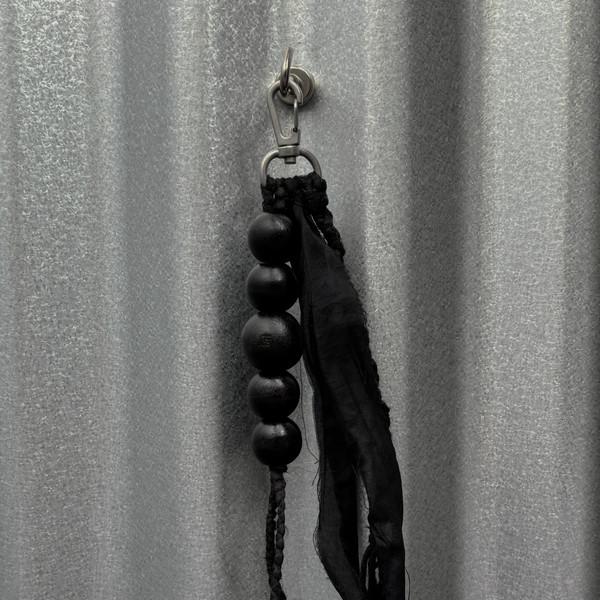 jeom. x saarom | wood ball key ring (black)