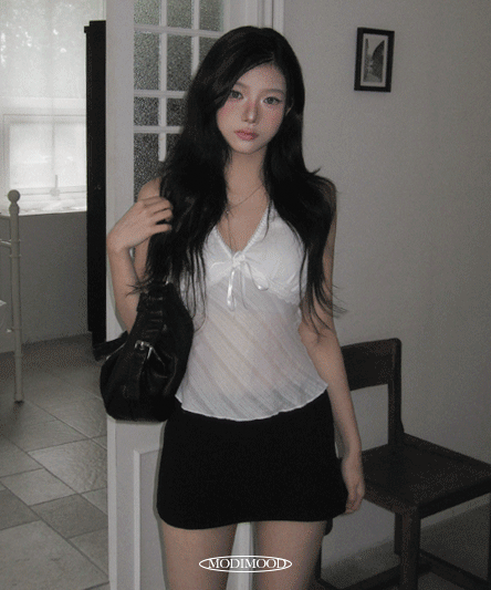 [잘록핏/세미홀터🖤/문의폭주] 모델소장✨ 사선라인 브이넥 리본 스트랩 블라우스 - 1color