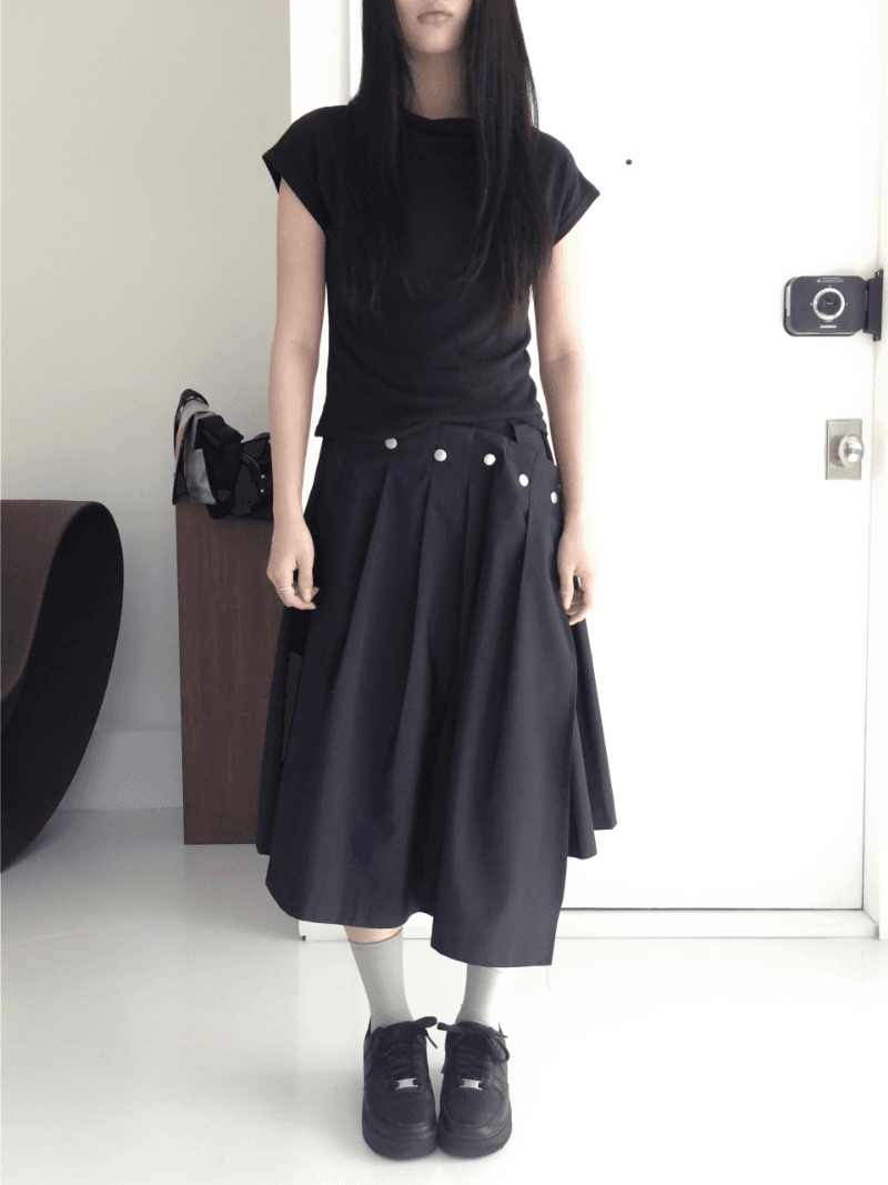 UB pleat skirt