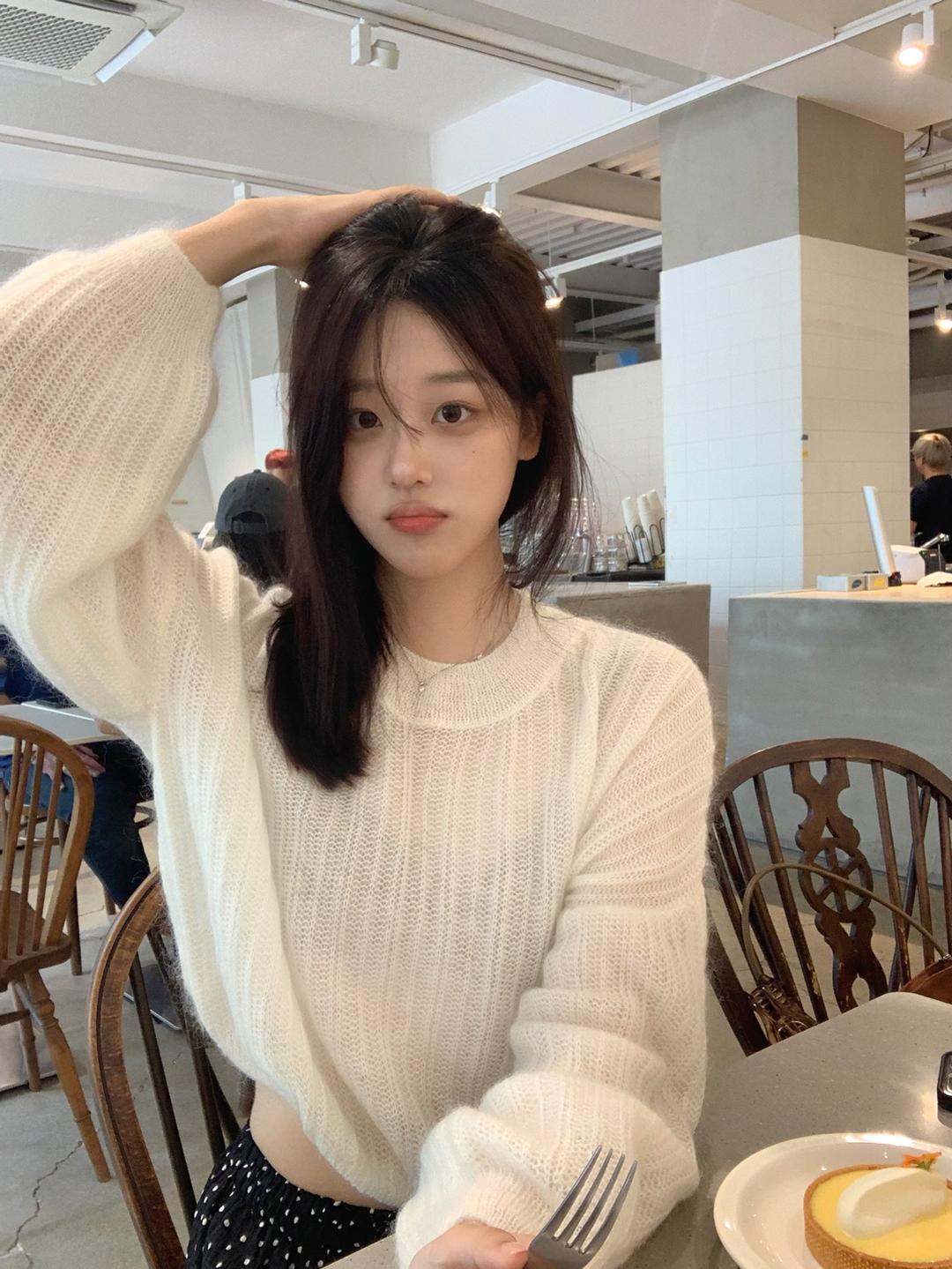 fluffy charm u-neck knit _white (품절시 최대 2주 소요)