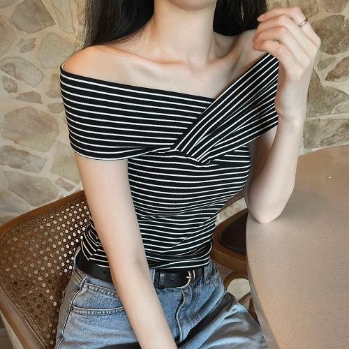 카리나 오프숄더 꼬임 줄무늬 티셔츠