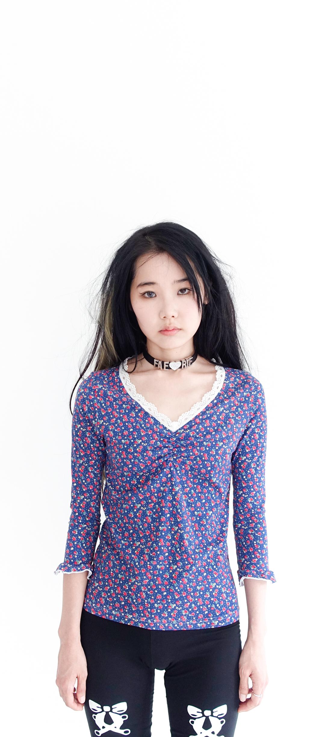 2차★[F.E.E.S] little strawberry lace top (navy)