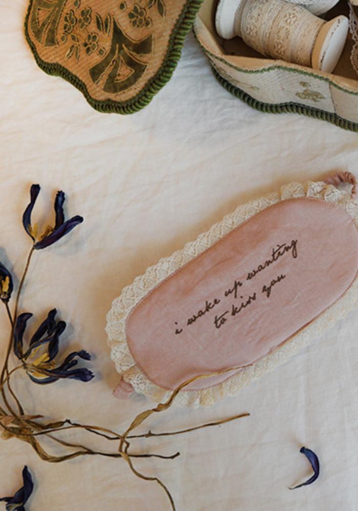 Linen dreaming mask