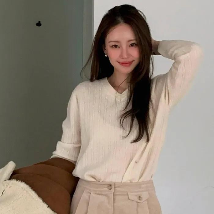 [강문경님 착용] V-Neck Cable Knit Ivory AT5SWF031IV