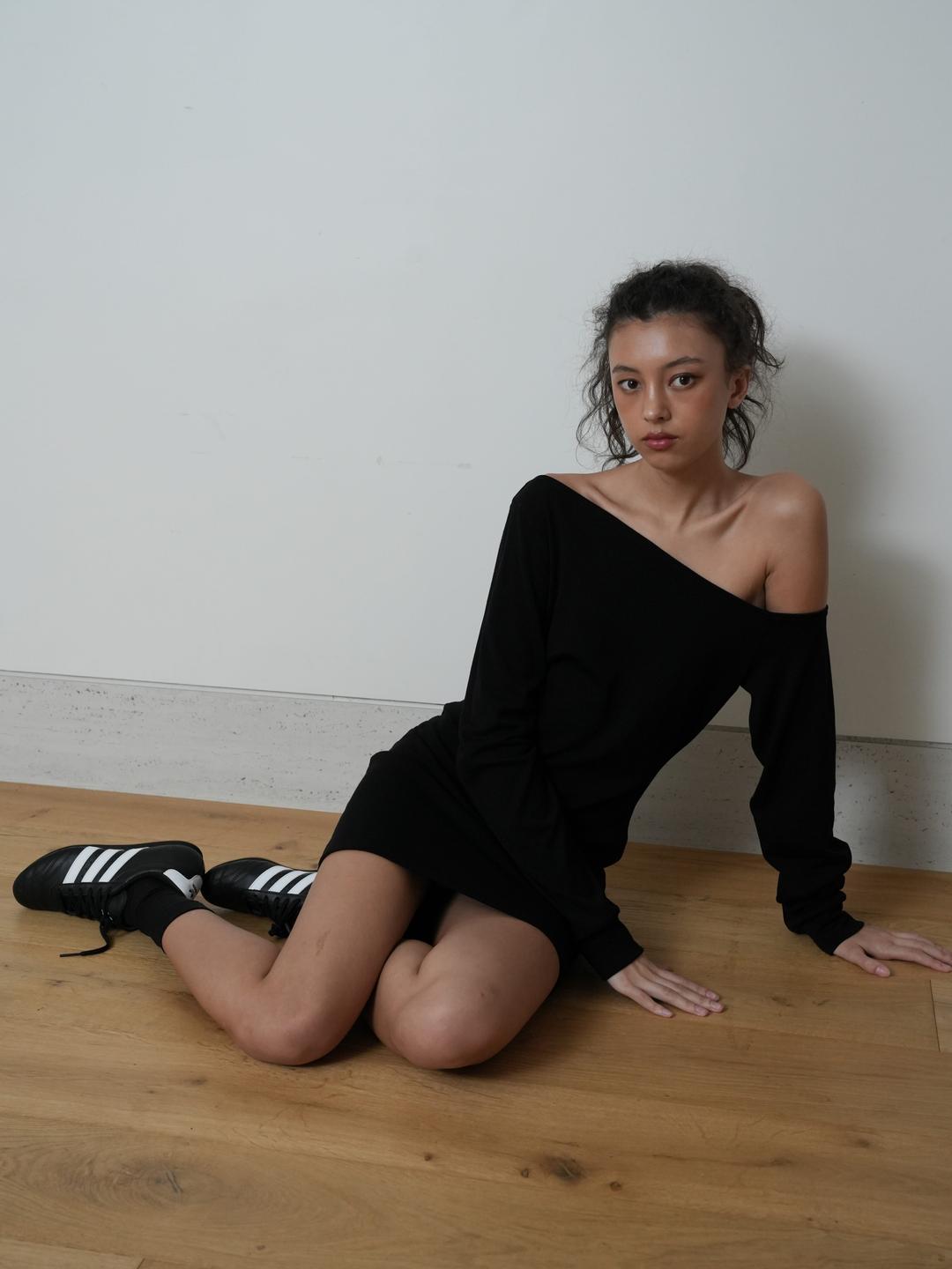 BLACK MONO CURVE DRESS