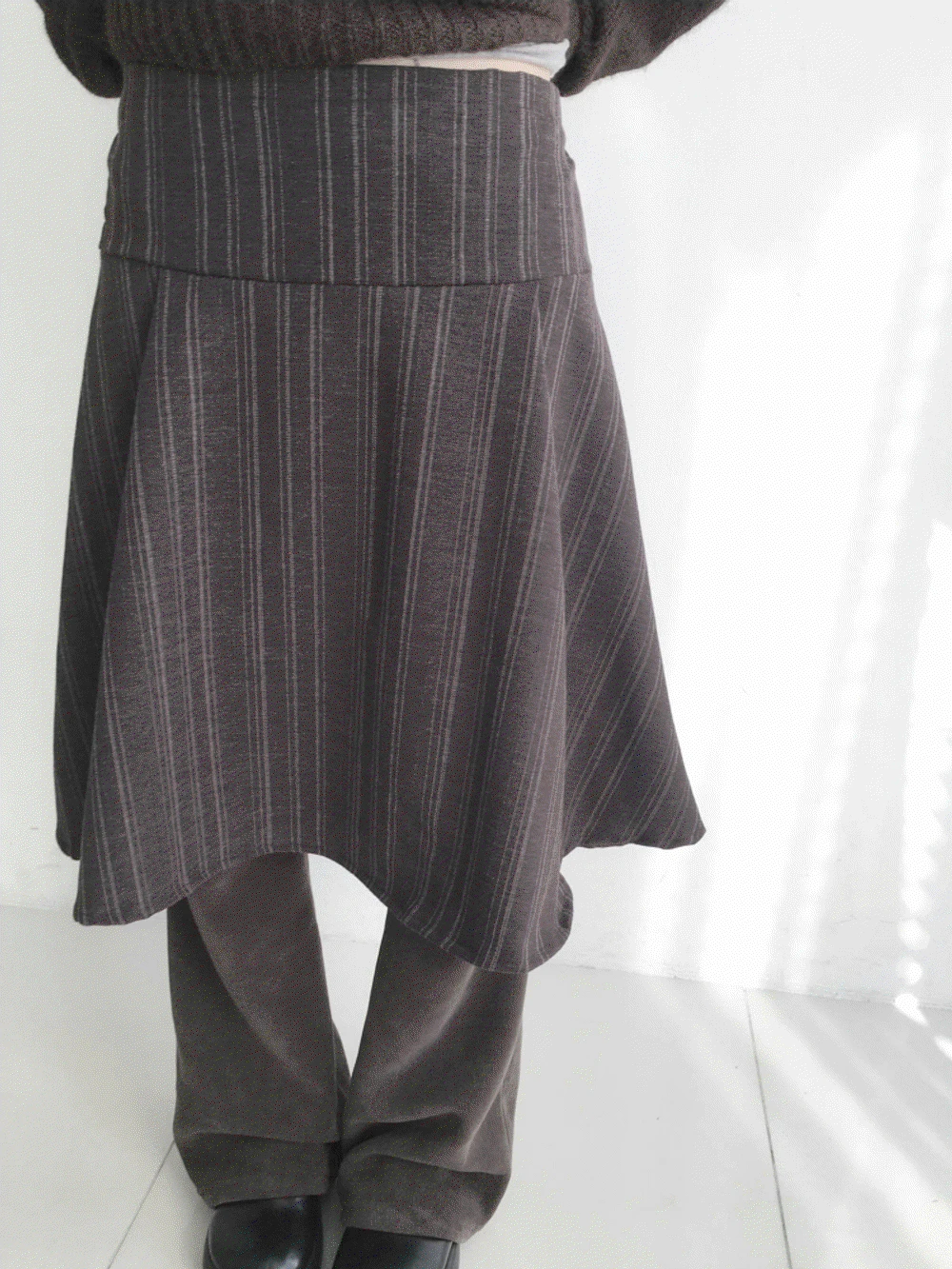 스트라이프 핀턱 미디스커트 (2colors)