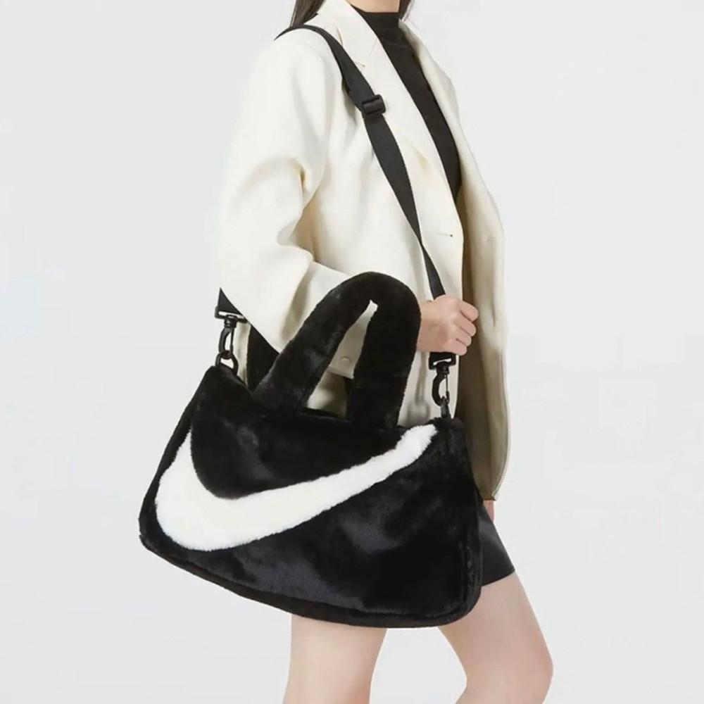 나이키 여성 퍼 토트백 털가방