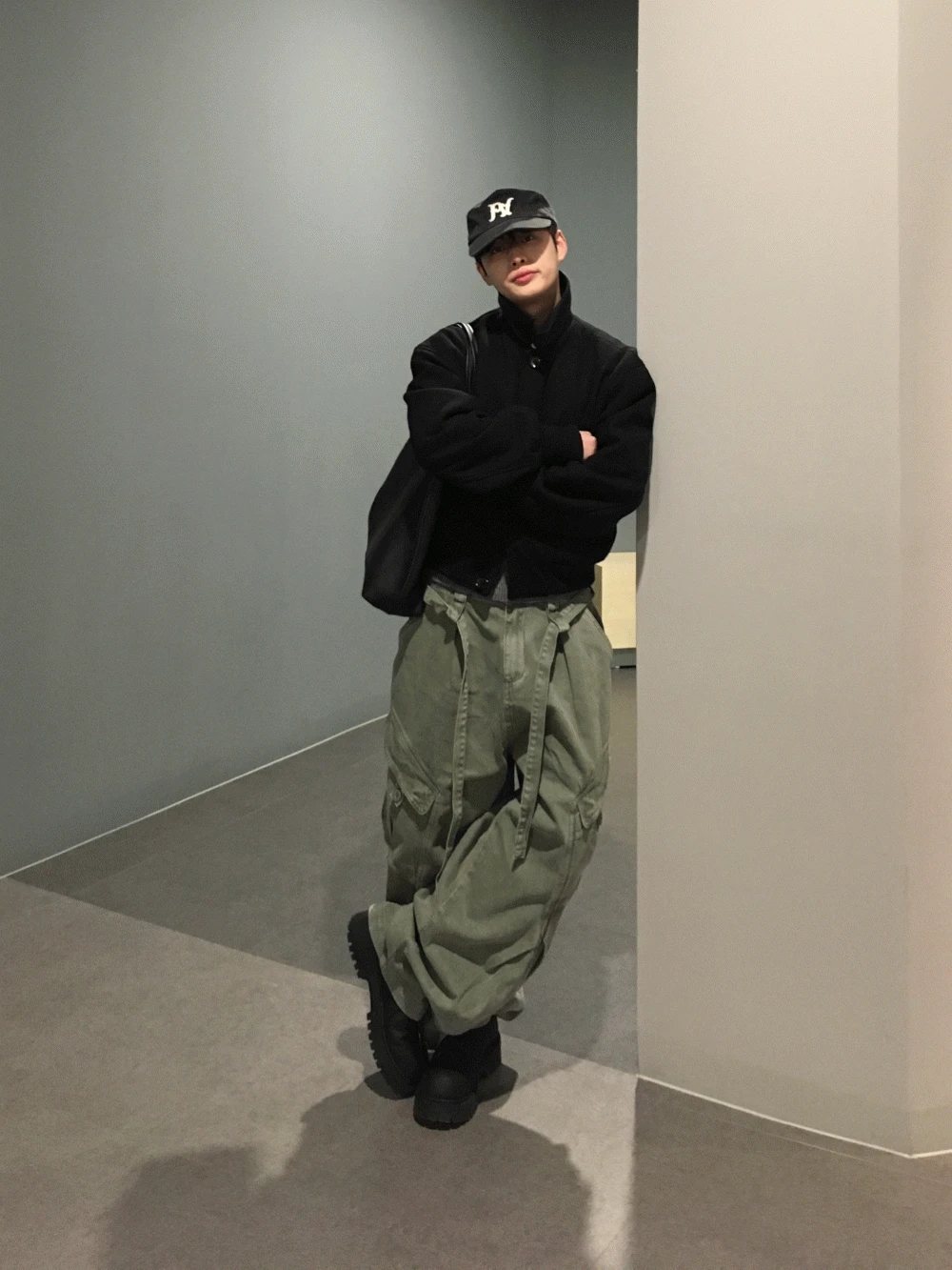 체이드 크롭 바시티 자켓