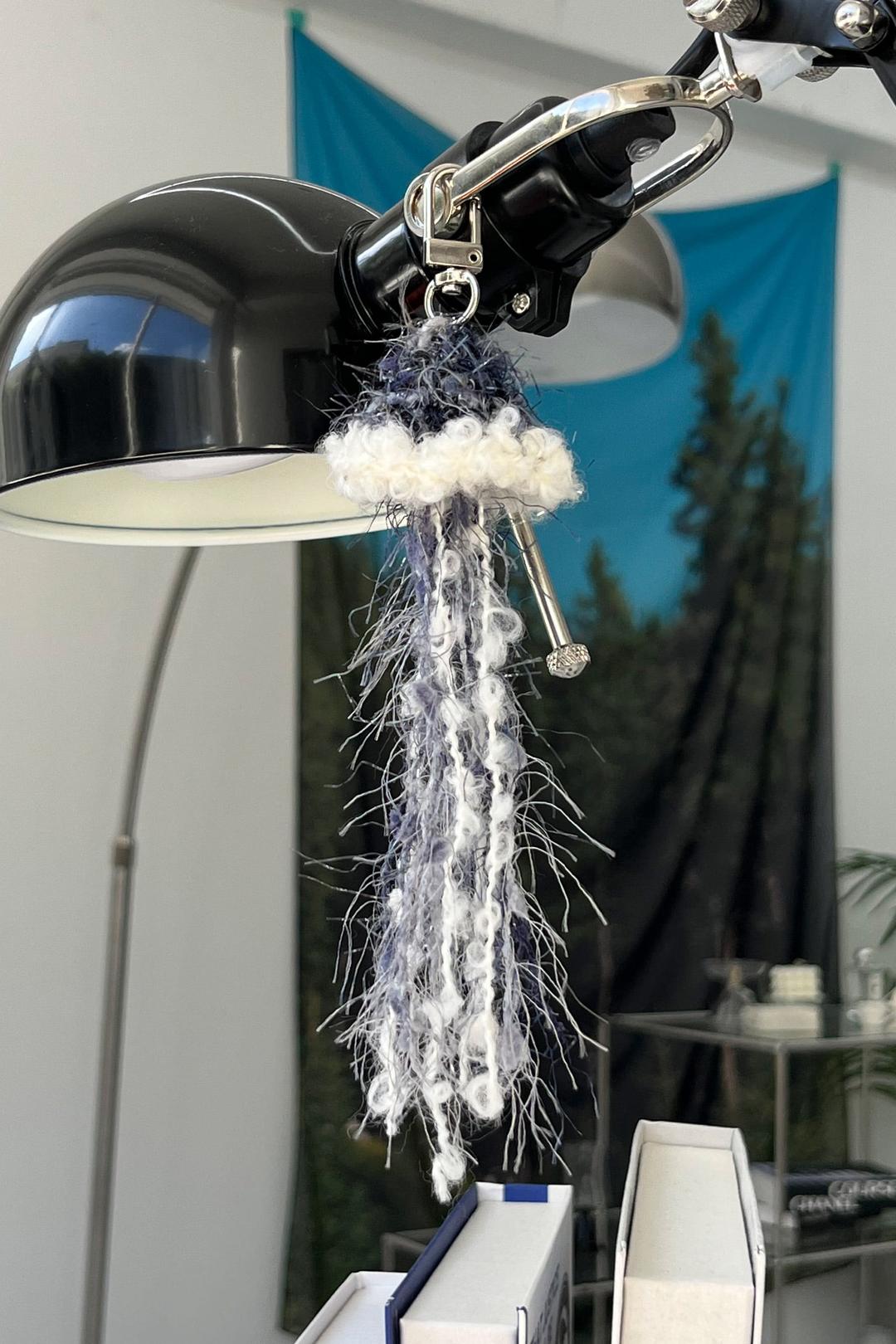 jellyfish keyring (blue black)