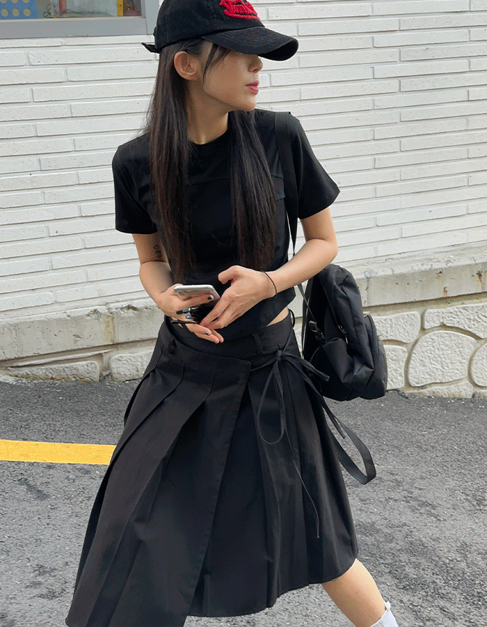 LOW PLEATS SKIRT