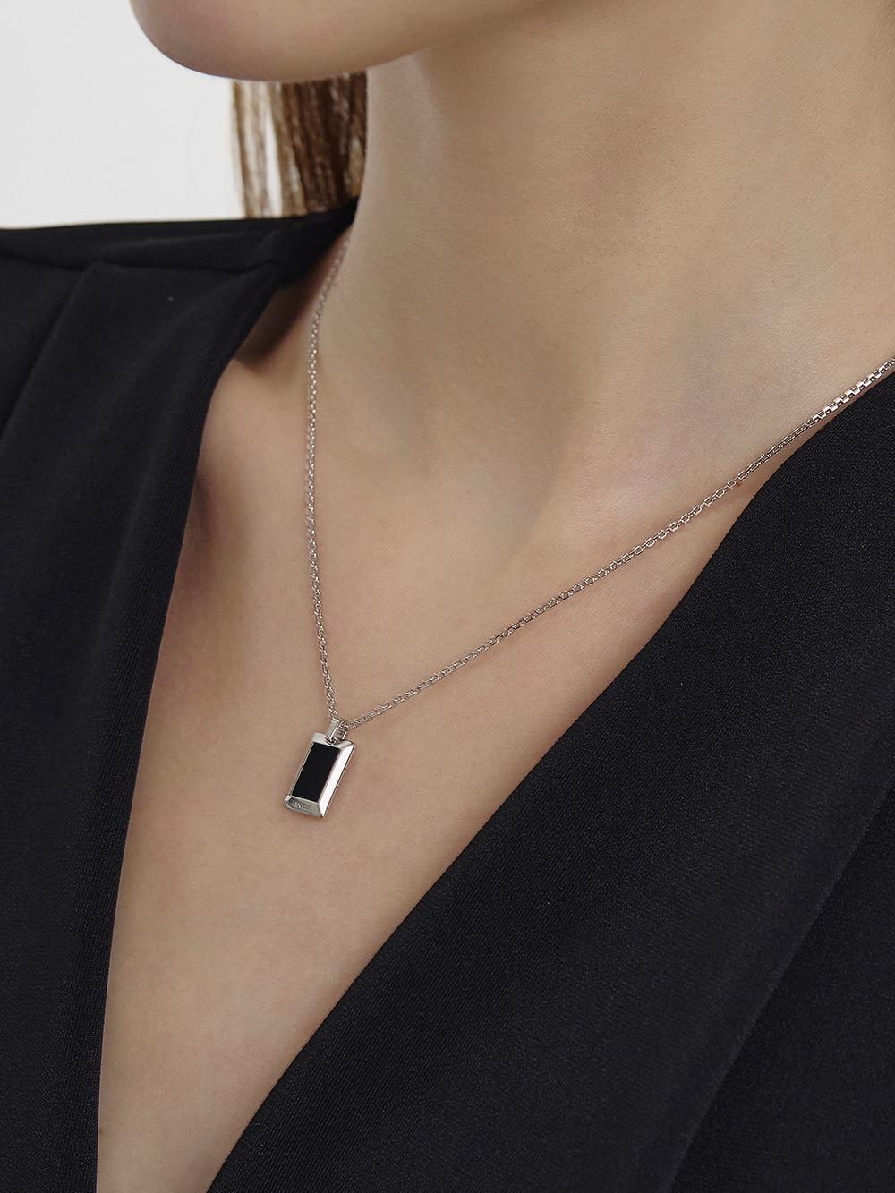 볼륨 스퀘어 실버(W) 오닉스 목걸이 HL5N61500W9500