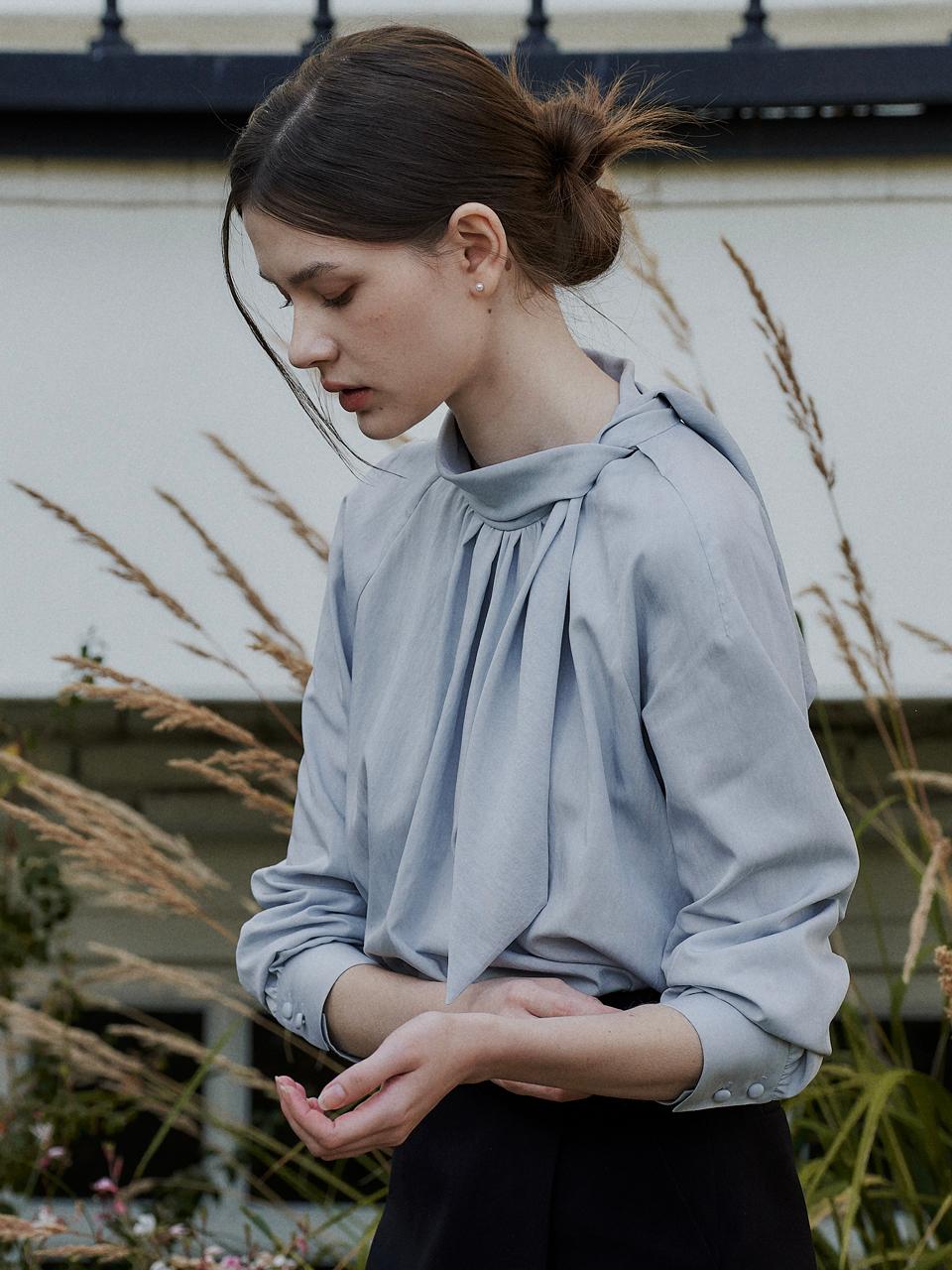 시그니쳐 스카프 셔링 블라우스_Blue