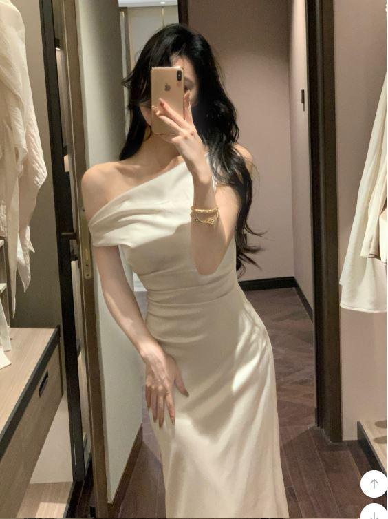 [국내배송] 오프숄더 드레이프 머메이드 원피스 3color S 화이트