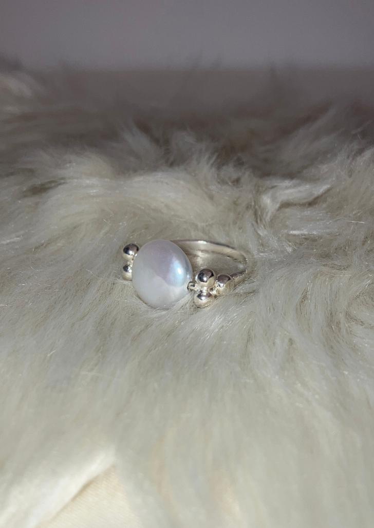 tutu pearl ring