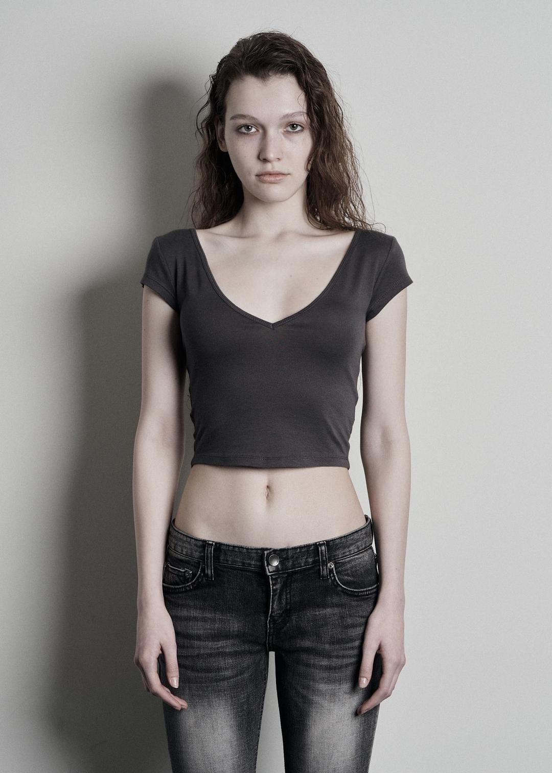 SOFT DEEP V-NECK HALF SLEEVE, CHARCOAL