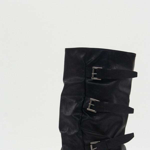 [4/2 출고 예정] Pleate Buckle Walker Boots (Black/5cm)