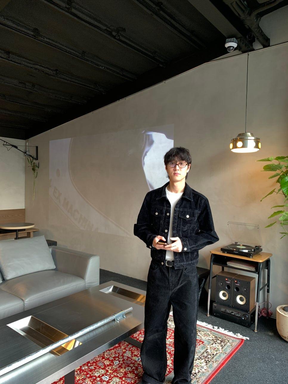 To velvet trucker jacket