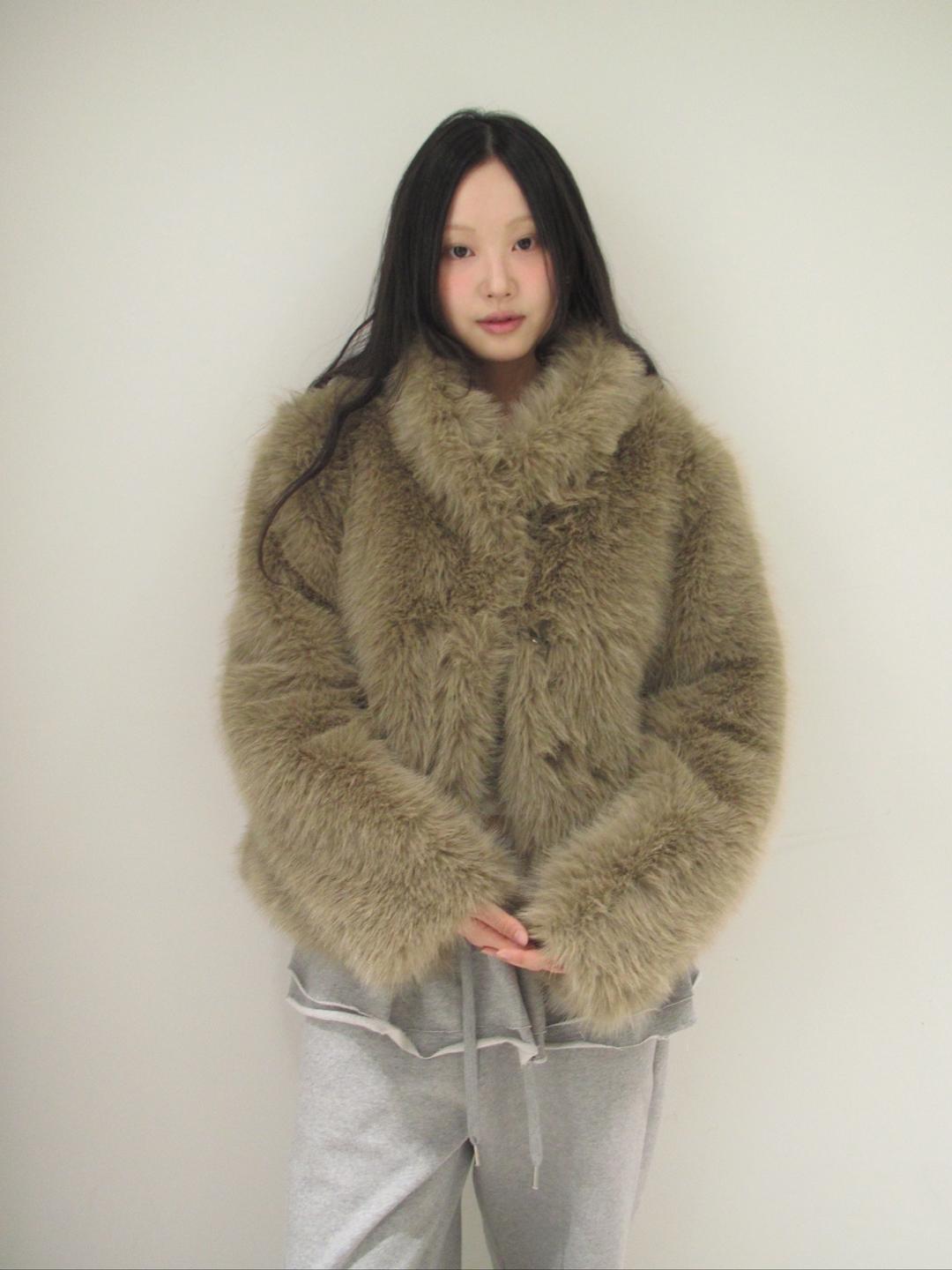 taupe fur jacket (beige)