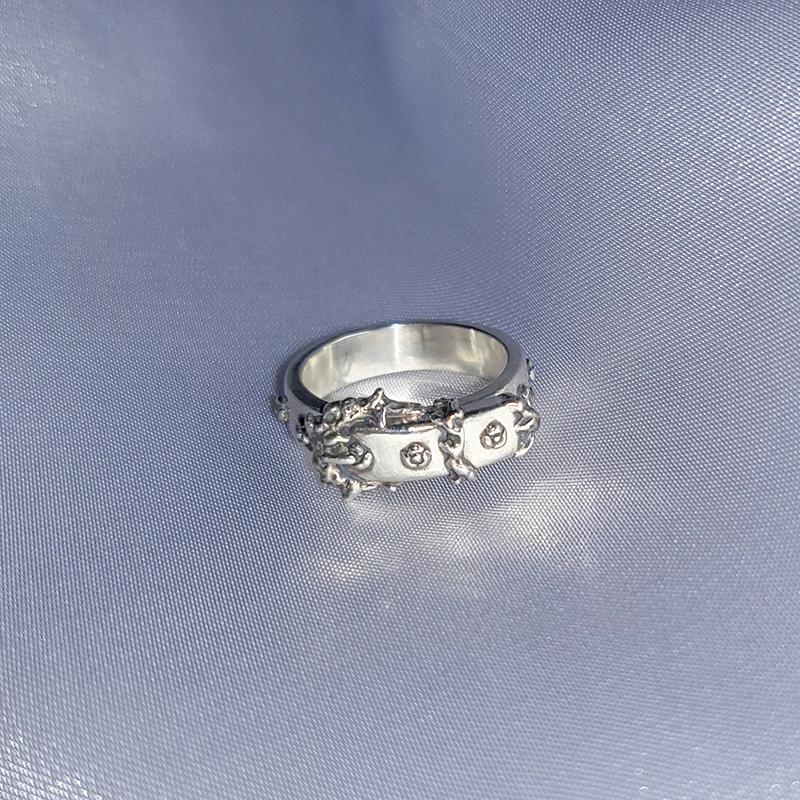 Vintage rose belt ring